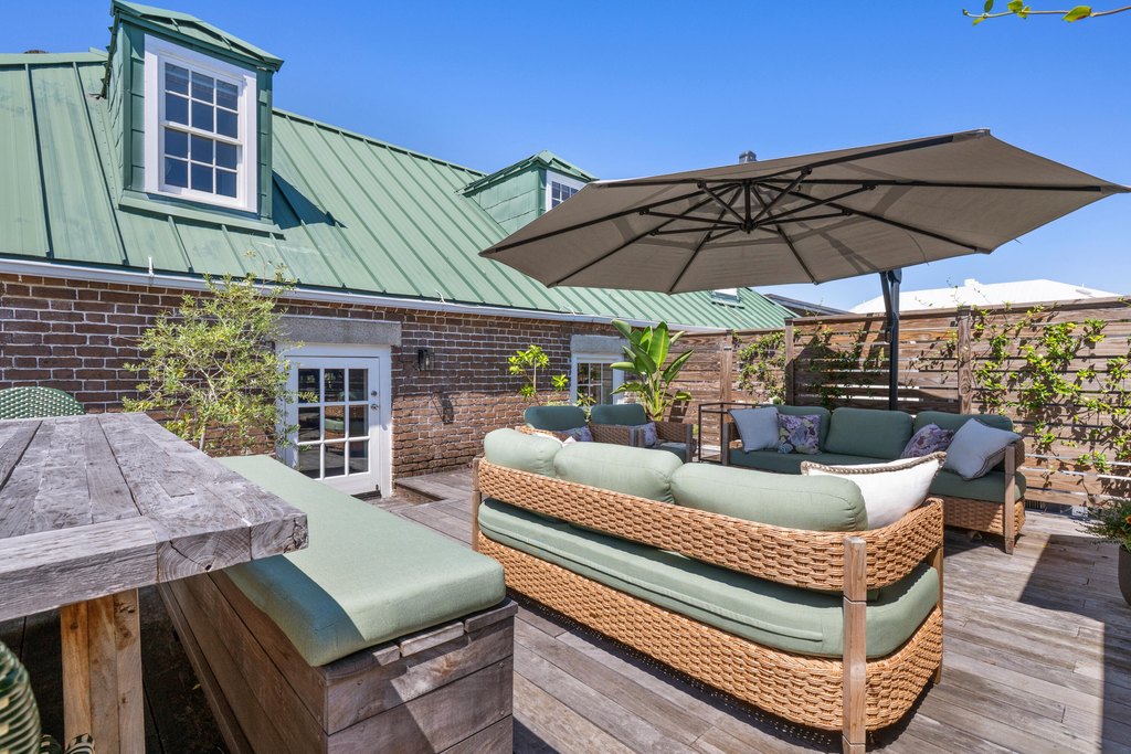 Charleston, South Carolina, 29401, United States, 2 Bedrooms Bedrooms, ,1.5 BathroomsBathrooms,Residential,Forsale,1953164