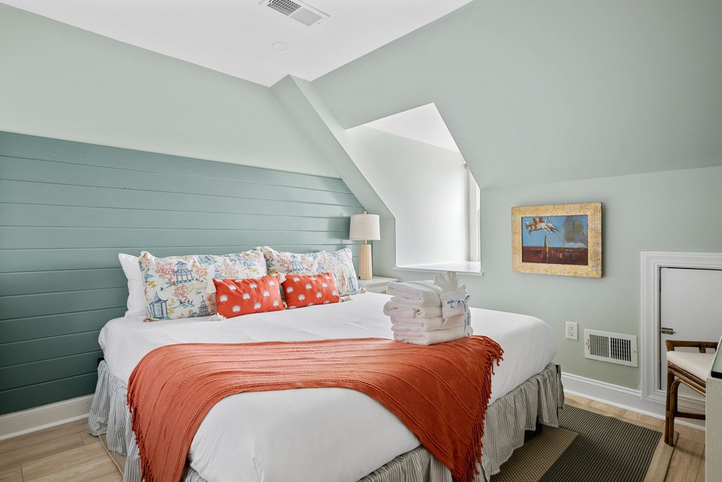 Charleston, South Carolina, 29401, United States, 2 Bedrooms Bedrooms, ,1.5 BathroomsBathrooms,Residential,Forsale,1953164
