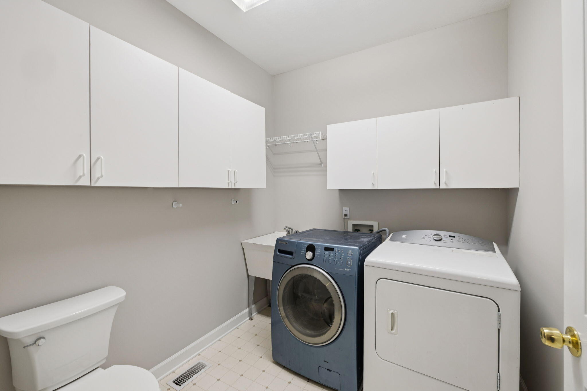 Harrison, Tennessee, 37341, United States, 4 Bedrooms Bedrooms, ,3 BathroomsBathrooms,Residential,Forsale,1946803