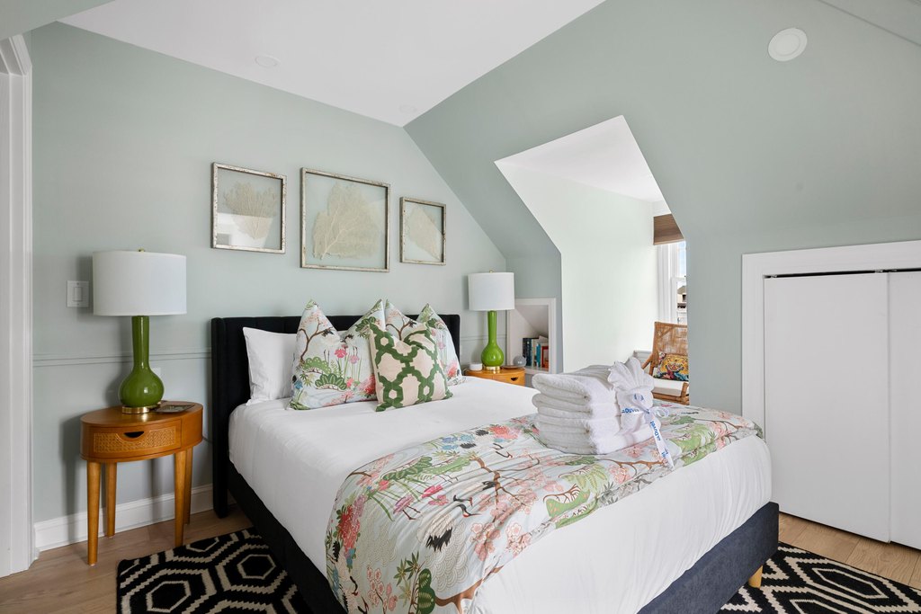 Charleston, South Carolina, 29401, United States, 2 Bedrooms Bedrooms, ,1.5 BathroomsBathrooms,Residential,Forsale,1953164