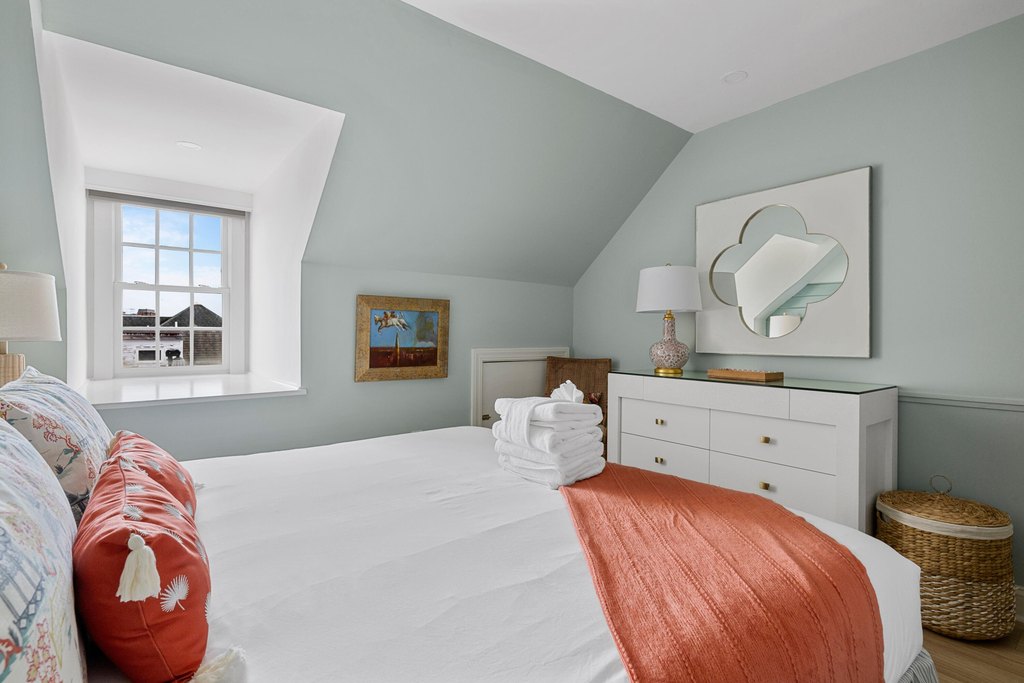 Charleston, South Carolina, 29401, United States, 2 Bedrooms Bedrooms, ,1.5 BathroomsBathrooms,Residential,Forsale,1953164