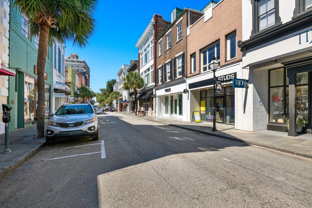 Charleston, South Carolina, 29401, United States, 2 Bedrooms Bedrooms, ,1.5 BathroomsBathrooms,Residential,Forsale,1953164