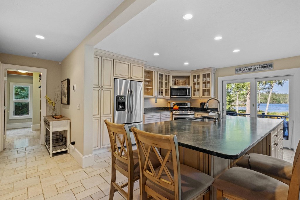 Moultonborough, New Hampshire, 03254, United States, 5 Bedrooms Bedrooms, ,3.5 BathroomsBathrooms,Residential,Forsale,1952910