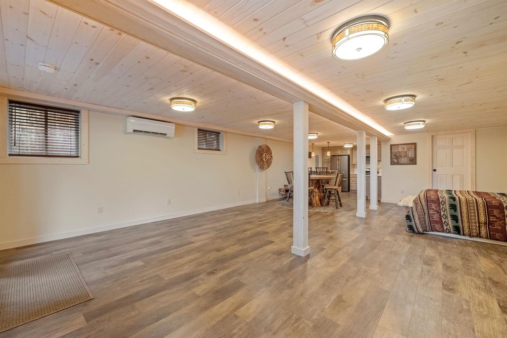 Moultonborough, New Hampshire, 03254, United States, 5 Bedrooms Bedrooms, ,3 BathroomsBathrooms,Residential,Forsale,1952912