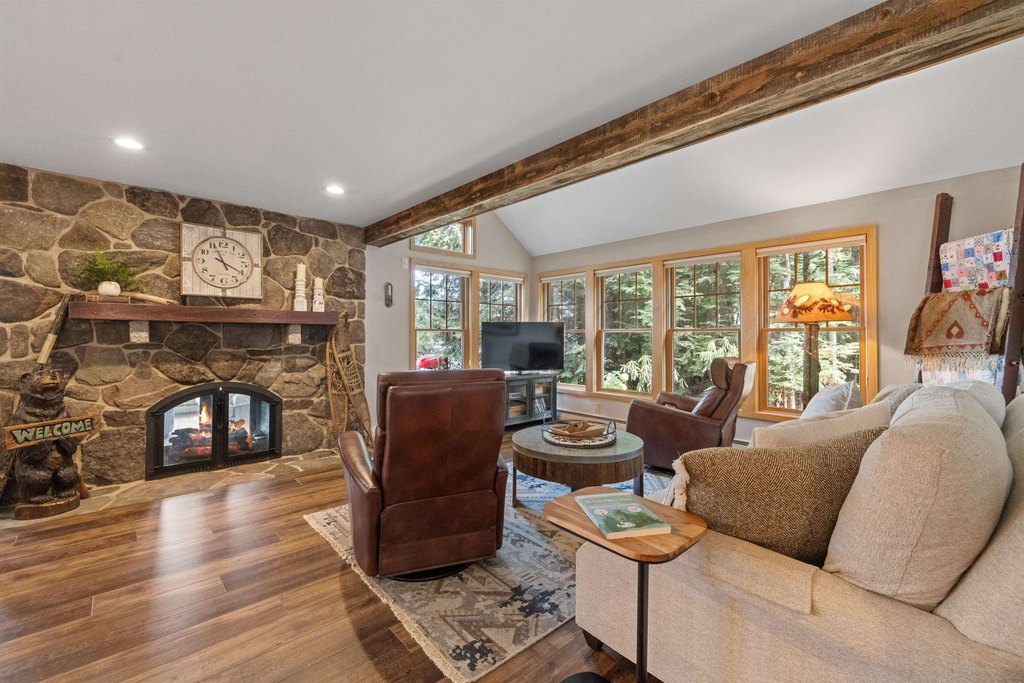 Moultonborough, New Hampshire, 03254, United States, 4 Bedrooms Bedrooms, ,3 BathroomsBathrooms,Residential,Forsale,1952908