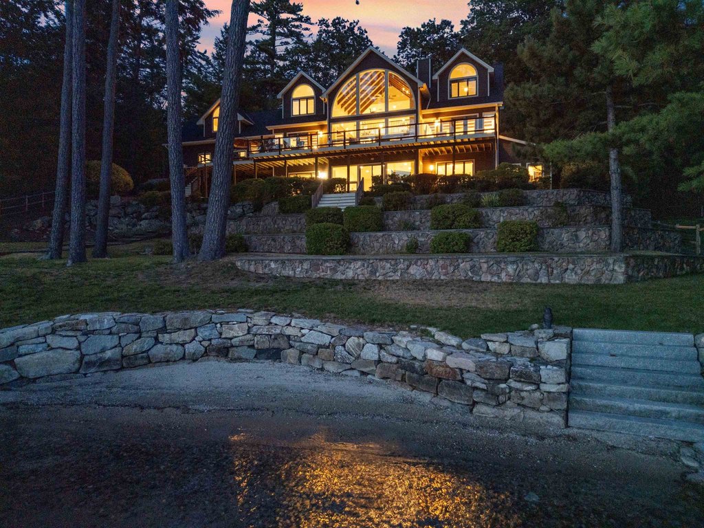 Moultonborough, New Hampshire, 03254, United States, 5 Bedrooms Bedrooms, ,5.5 BathroomsBathrooms,Residential,Forsale,1952906