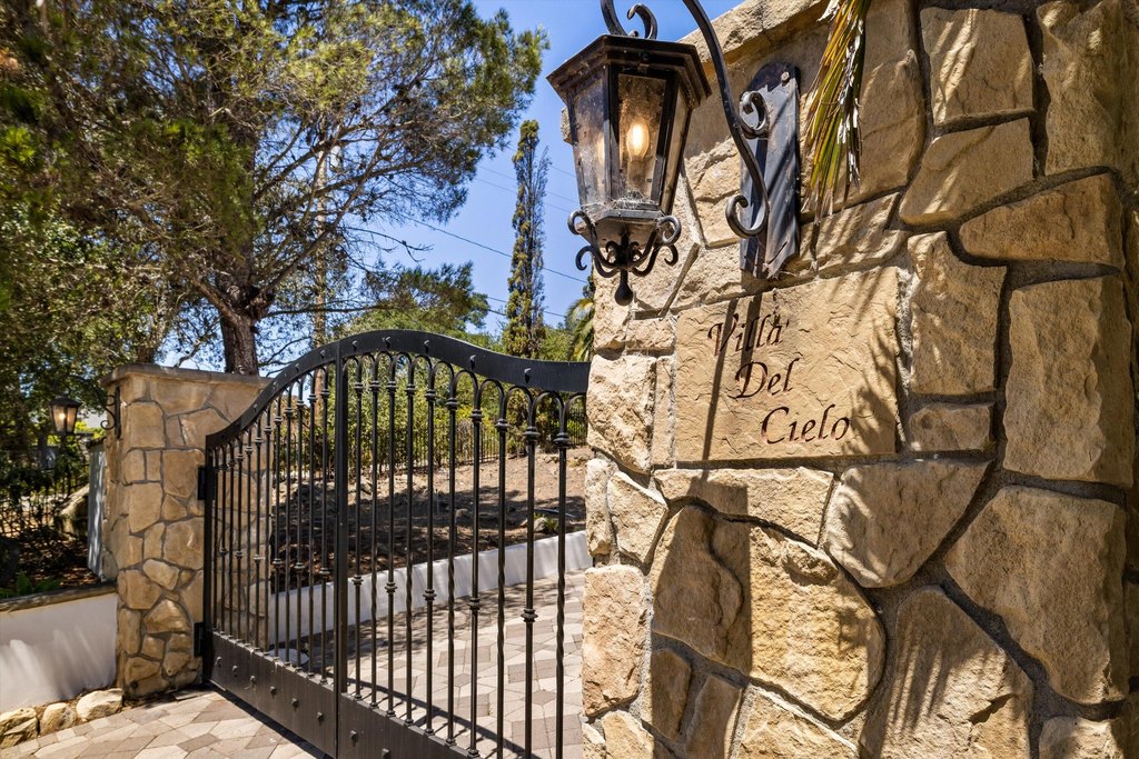 SANTA BARBARA, California, 93108, United States, 3 Bedrooms Bedrooms, ,2.5 BathroomsBathrooms,Residential,Forsale,2004321