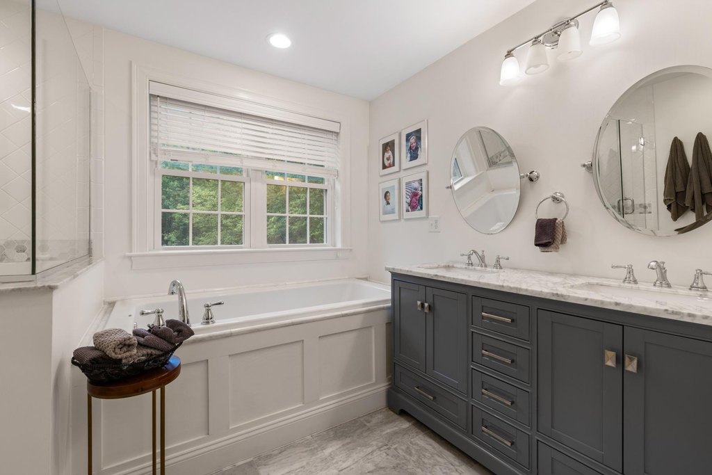 North Hampton, New Hampshire, 03862, United States, 4 Bedrooms Bedrooms, ,2.5 BathroomsBathrooms,Residential,Forsale,1952916