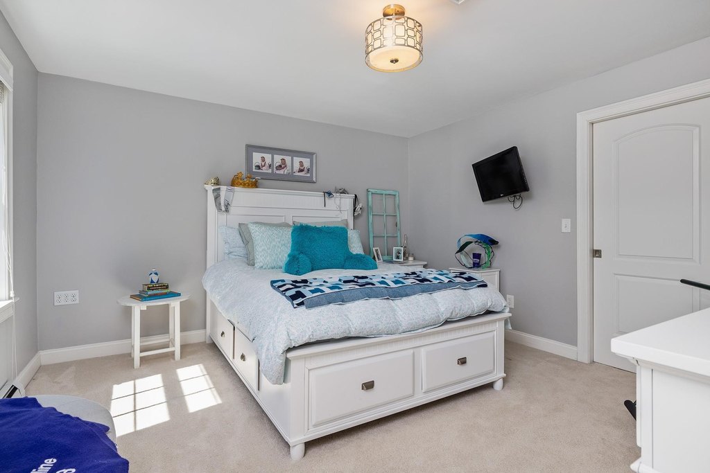 North Hampton, New Hampshire, 03862, United States, 4 Bedrooms Bedrooms, ,2.5 BathroomsBathrooms,Residential,Forsale,1952916