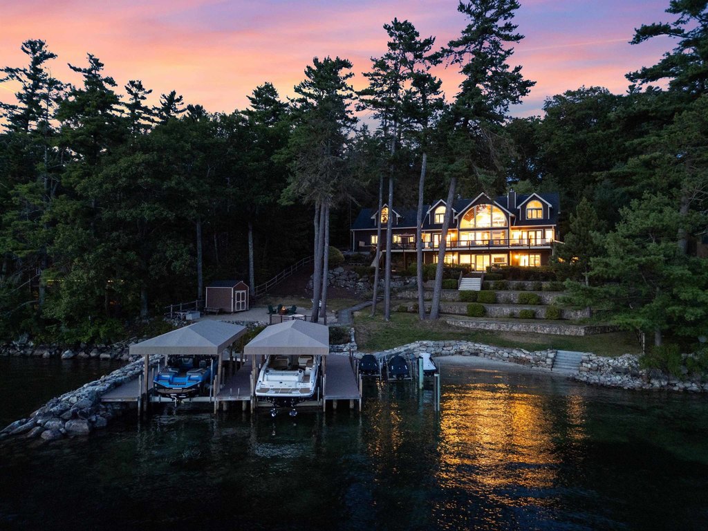 Moultonborough, New Hampshire, 03254, United States, 5 Bedrooms Bedrooms, ,5.5 BathroomsBathrooms,Residential,Forsale,1952906