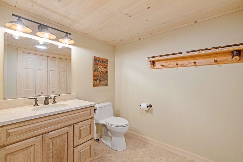 Moultonborough, New Hampshire, 03254, United States, 5 Bedrooms Bedrooms, ,3 BathroomsBathrooms,Residential,Forsale,1952912