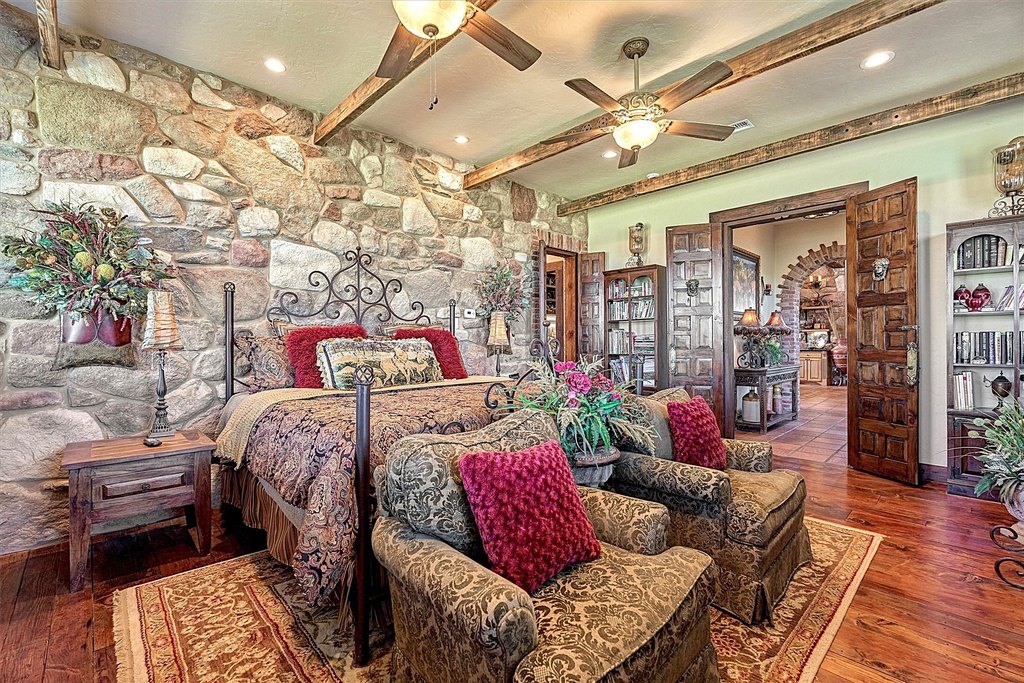 Navasota, Texas, 77868, United States, 4 Bedrooms Bedrooms, ,4 BathroomsBathrooms,Residential,Forsale,1954113