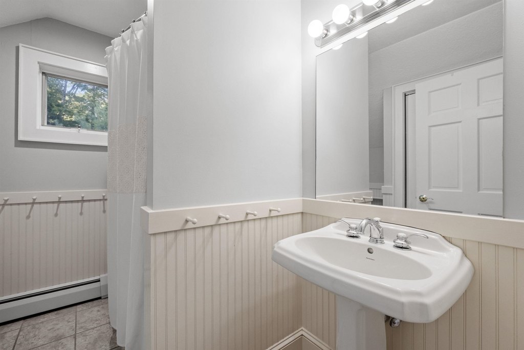 Moultonborough, New Hampshire, 03254, United States, 5 Bedrooms Bedrooms, ,3.5 BathroomsBathrooms,Residential,Forsale,1952910