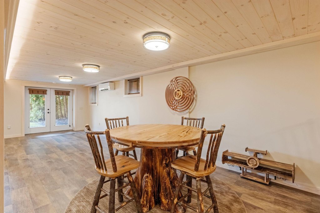 Moultonborough, New Hampshire, 03254, United States, 5 Bedrooms Bedrooms, ,3 BathroomsBathrooms,Residential,Forsale,1952912