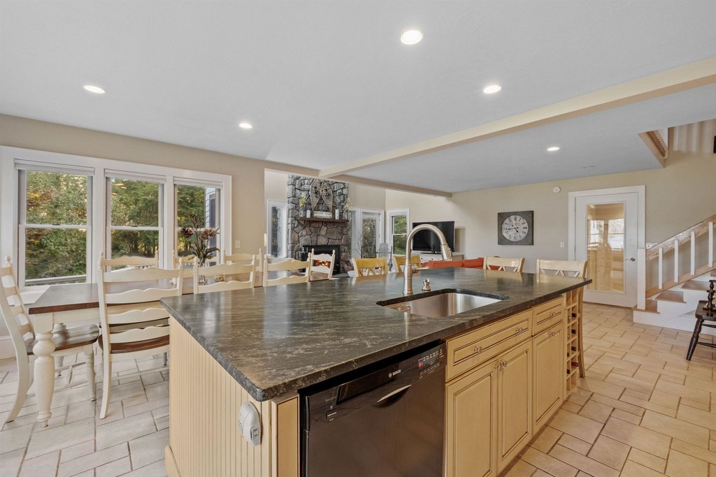 Moultonborough, New Hampshire, 03254, United States, 5 Bedrooms Bedrooms, ,3.5 BathroomsBathrooms,Residential,Forsale,1952910