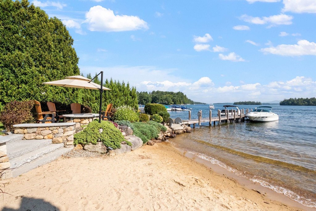 Moultonborough, New Hampshire, 03254, United States, 5 Bedrooms Bedrooms, ,3 BathroomsBathrooms,Residential,Forsale,1952912