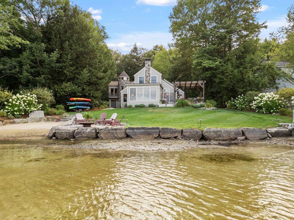 Moultonborough, New Hampshire, 03254, United States, 4 Bedrooms Bedrooms, ,3 BathroomsBathrooms,Residential,Forsale,1952908