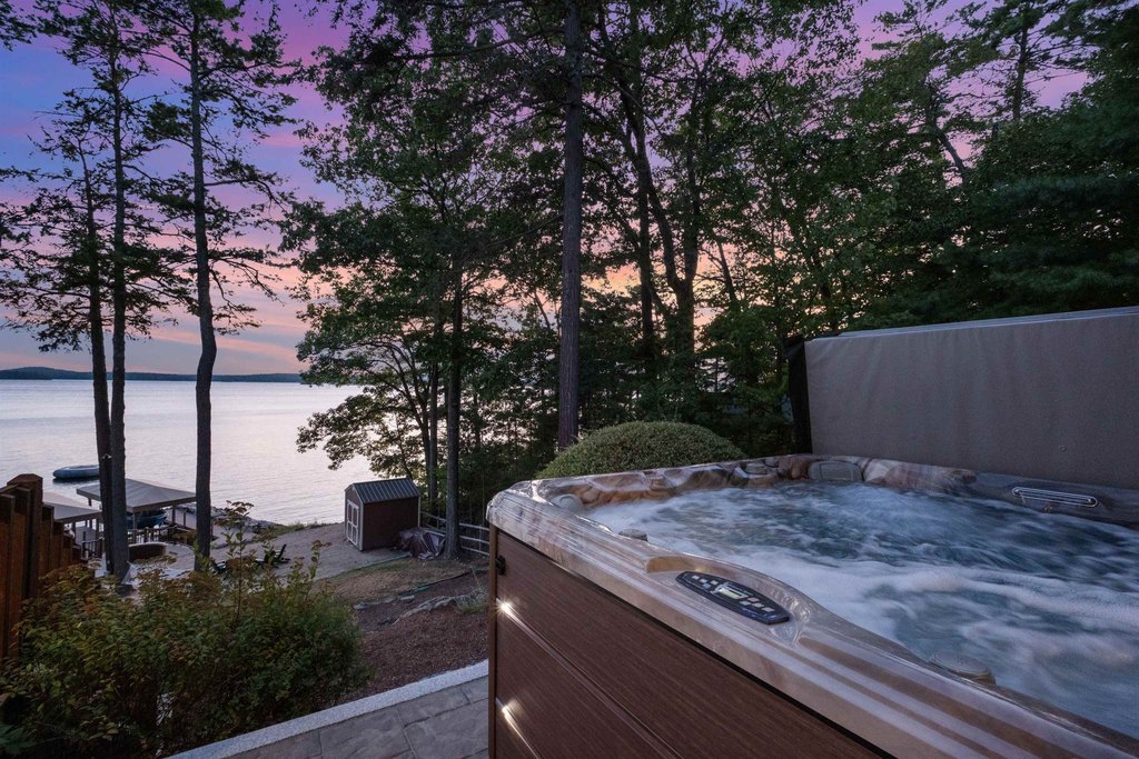 Moultonborough, New Hampshire, 03254, United States, 5 Bedrooms Bedrooms, ,5.5 BathroomsBathrooms,Residential,Forsale,1952906
