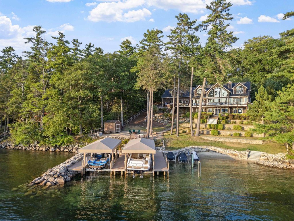 Moultonborough, New Hampshire, 03254, United States, 5 Bedrooms Bedrooms, ,5.5 BathroomsBathrooms,Residential,Forsale,1952906