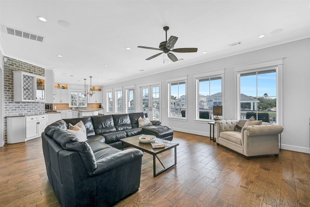 Galveston, Texas, 77554, United States, 4 Bedrooms Bedrooms, ,4.5 BathroomsBathrooms,Residential,Forsale,1954137