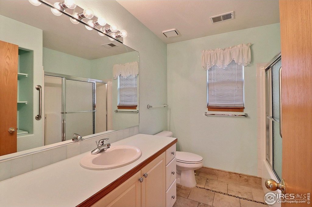 Greeley, Colorado, 80634, United States, 5 Bedrooms Bedrooms, ,3.5 BathroomsBathrooms,Residential,Forsale,2000004