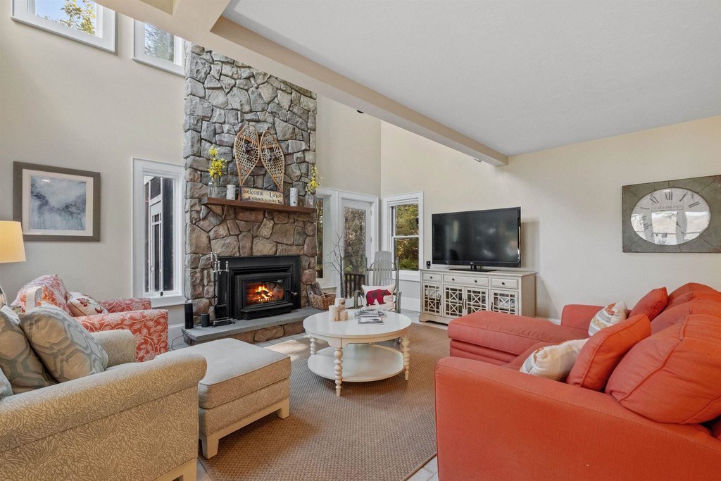 Moultonborough, New Hampshire, 03254, United States, 5 Bedrooms Bedrooms, ,3.5 BathroomsBathrooms,Residential,Forsale,1952910