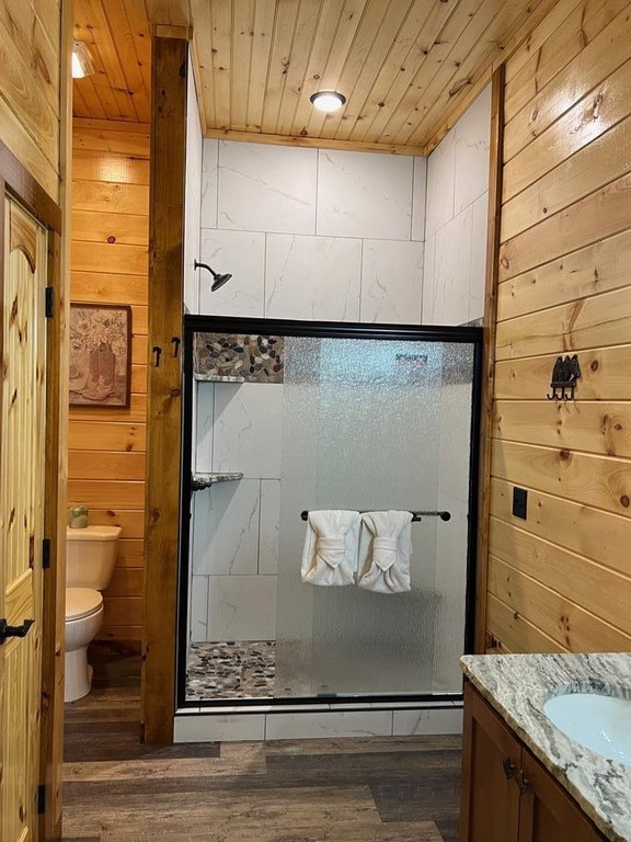 Pigeon Forge, Tennessee, 37863, United States, 6 Bedrooms Bedrooms, ,4.5 BathroomsBathrooms,Residential,Forsale,1960229