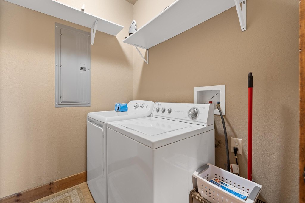 Lead, South Dakota, 57754, United States, 3 Bedrooms Bedrooms, ,2 BathroomsBathrooms,Residential,Forsale,1962251