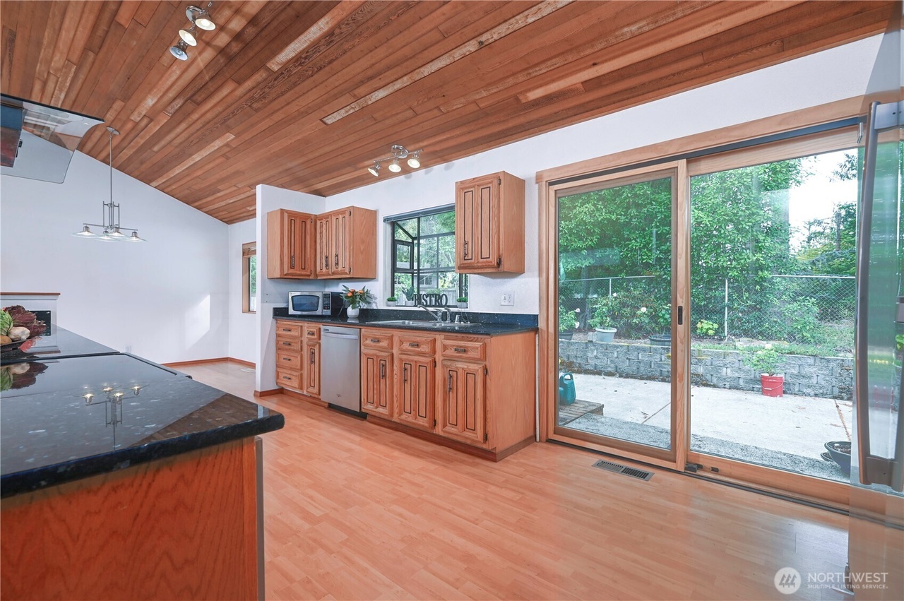 Edmonds, Washington, 98026, United States, 3 Bedrooms Bedrooms, ,2 BathroomsBathrooms,Residential,Forsale,1946226