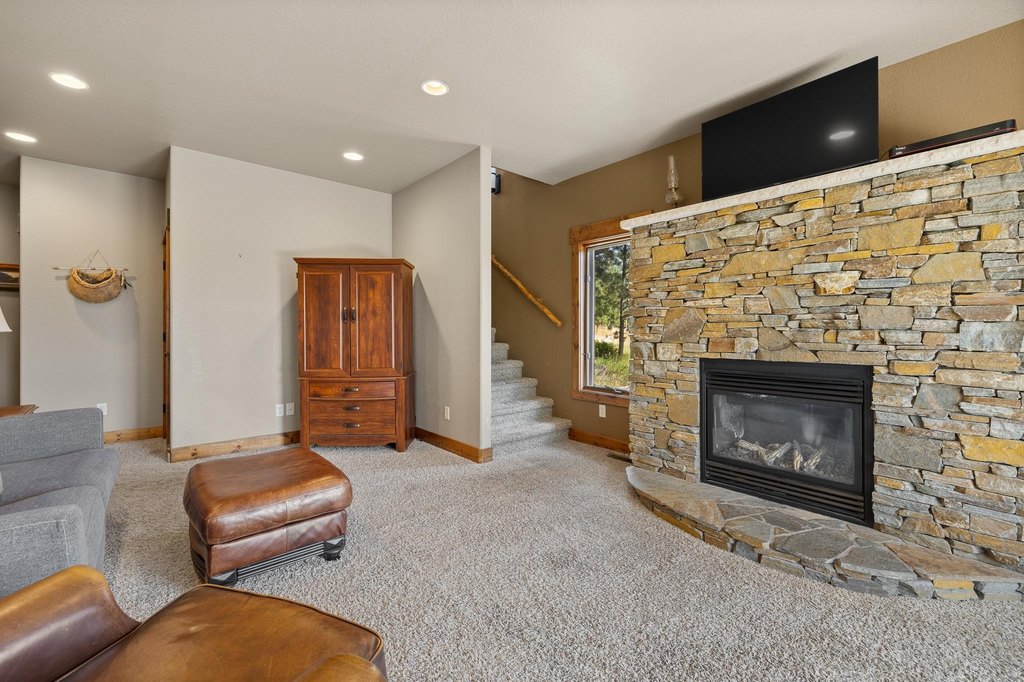 Lead, South Dakota, 57754, United States, 3 Bedrooms Bedrooms, ,2 BathroomsBathrooms,Residential,Forsale,1962251