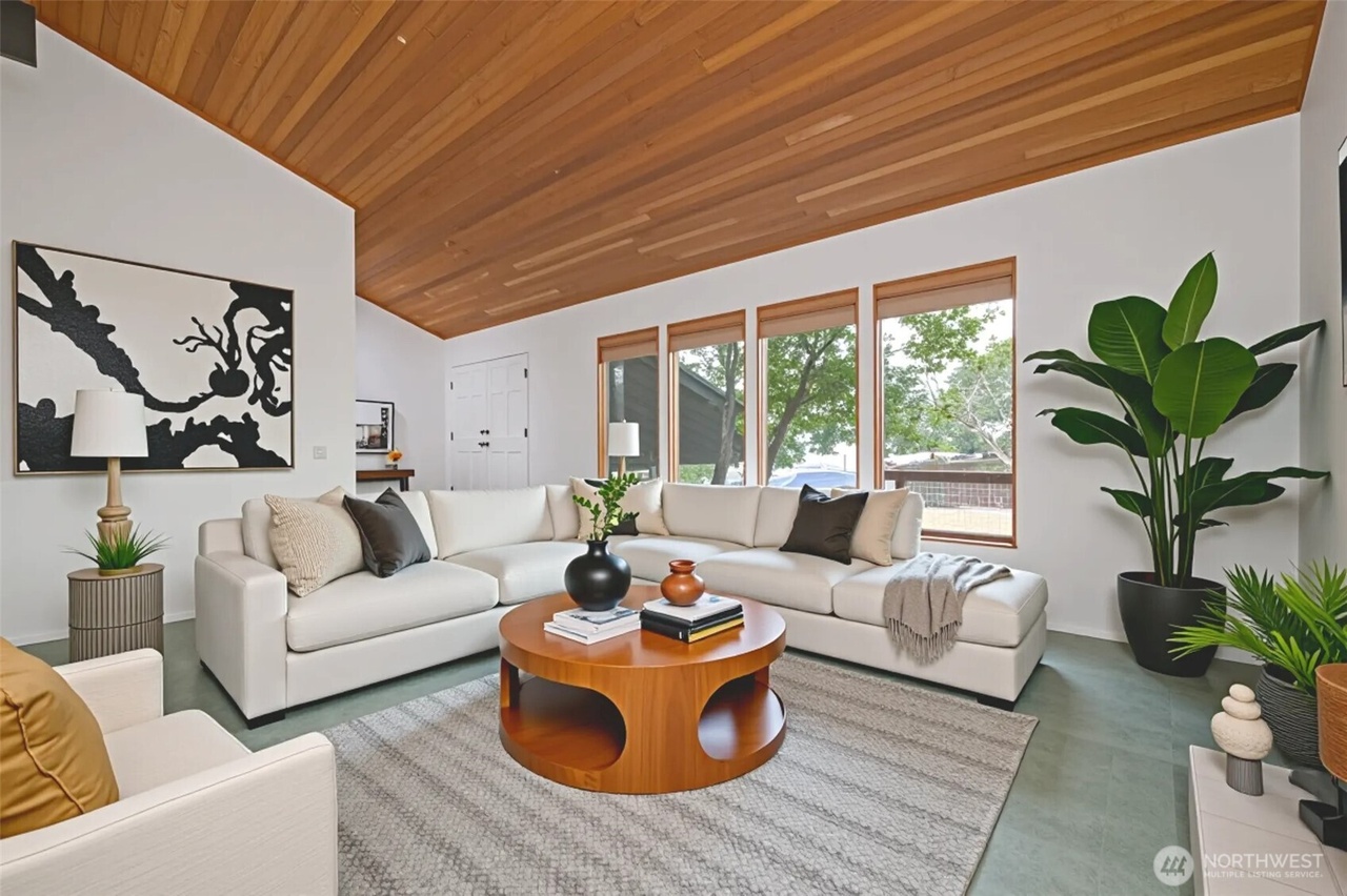 Edmonds, Washington, 98026, United States, 3 Bedrooms Bedrooms, ,2 BathroomsBathrooms,Residential,Forsale,1946226