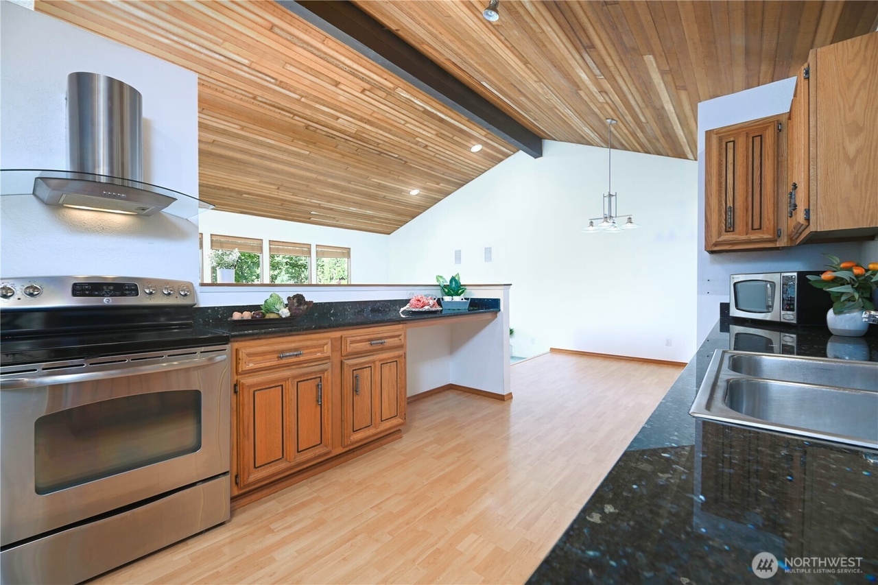 Edmonds, Washington, 98026, United States, 3 Bedrooms Bedrooms, ,2 BathroomsBathrooms,Residential,Forsale,1946226