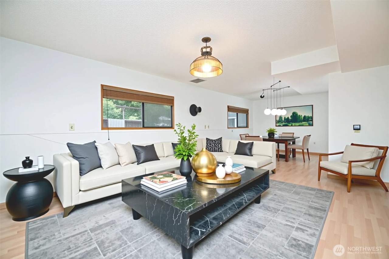 Edmonds, Washington, 98026, United States, 3 Bedrooms Bedrooms, ,2 BathroomsBathrooms,Residential,Forsale,1946226