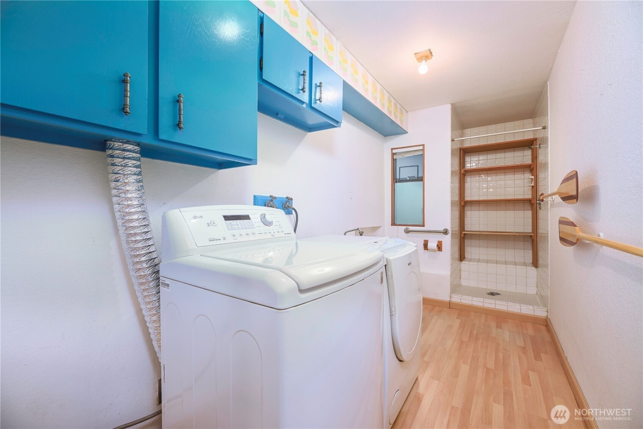 Edmonds, Washington, 98026, United States, 3 Bedrooms Bedrooms, ,2 BathroomsBathrooms,Residential,Forsale,1946226