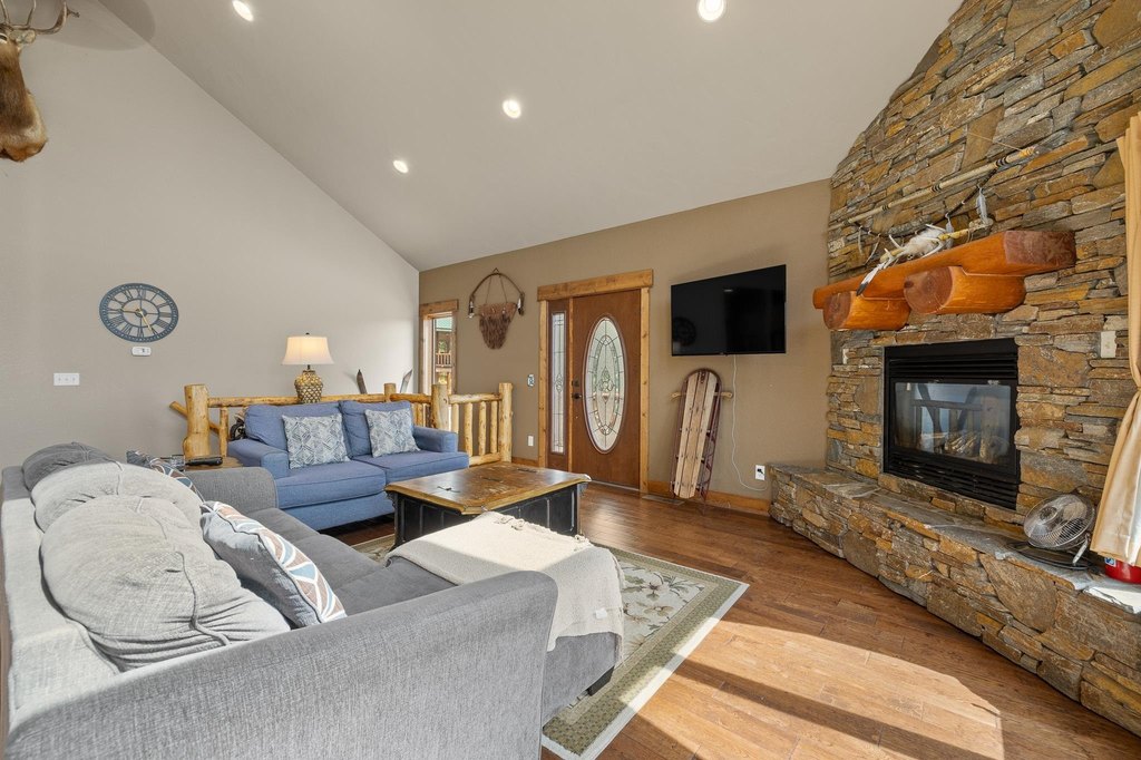 Lead, South Dakota, 57754, United States, 3 Bedrooms Bedrooms, ,2 BathroomsBathrooms,Residential,Forsale,1962251