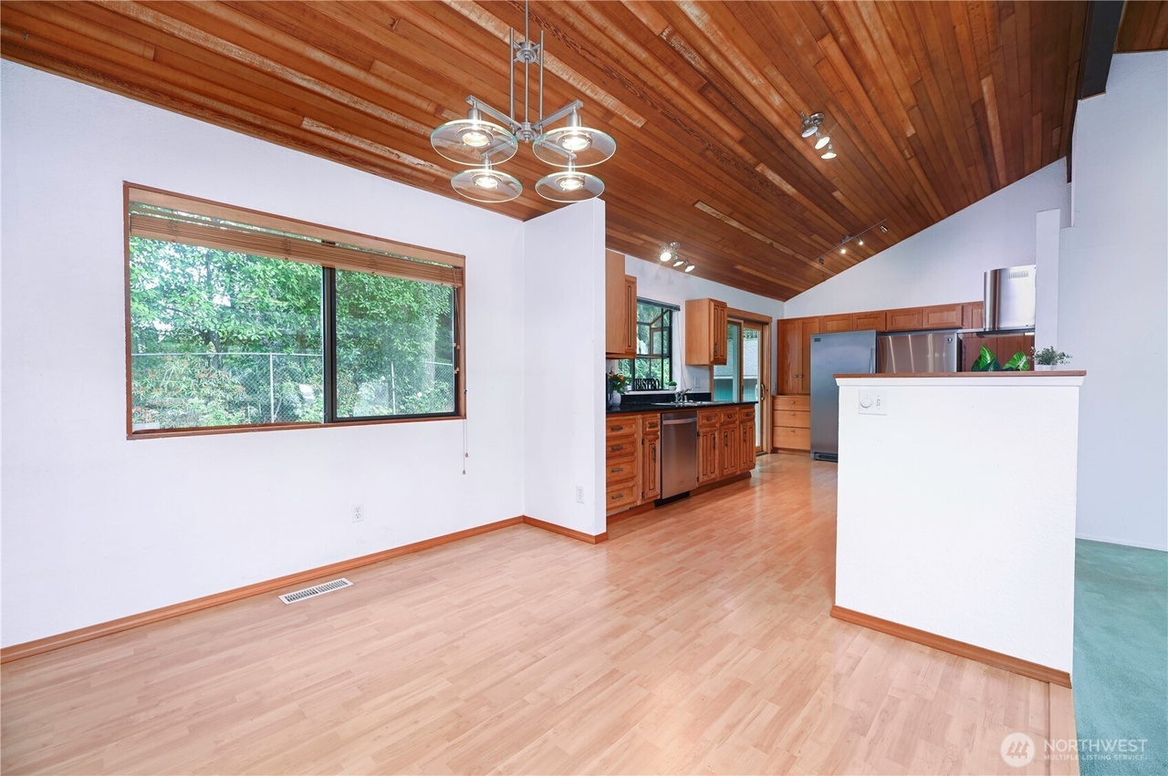 Edmonds, Washington, 98026, United States, 3 Bedrooms Bedrooms, ,2 BathroomsBathrooms,Residential,Forsale,1946226