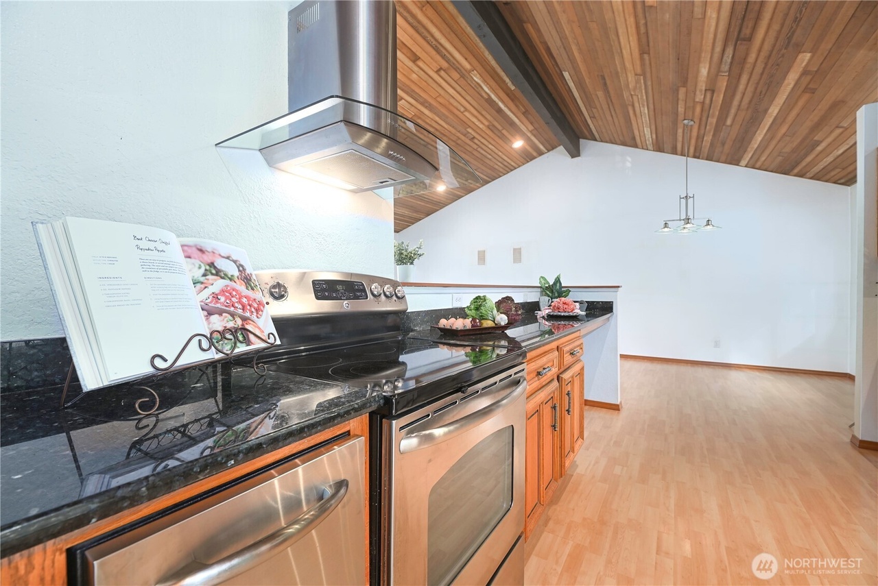 Edmonds, Washington, 98026, United States, 3 Bedrooms Bedrooms, ,2 BathroomsBathrooms,Residential,Forsale,1946226