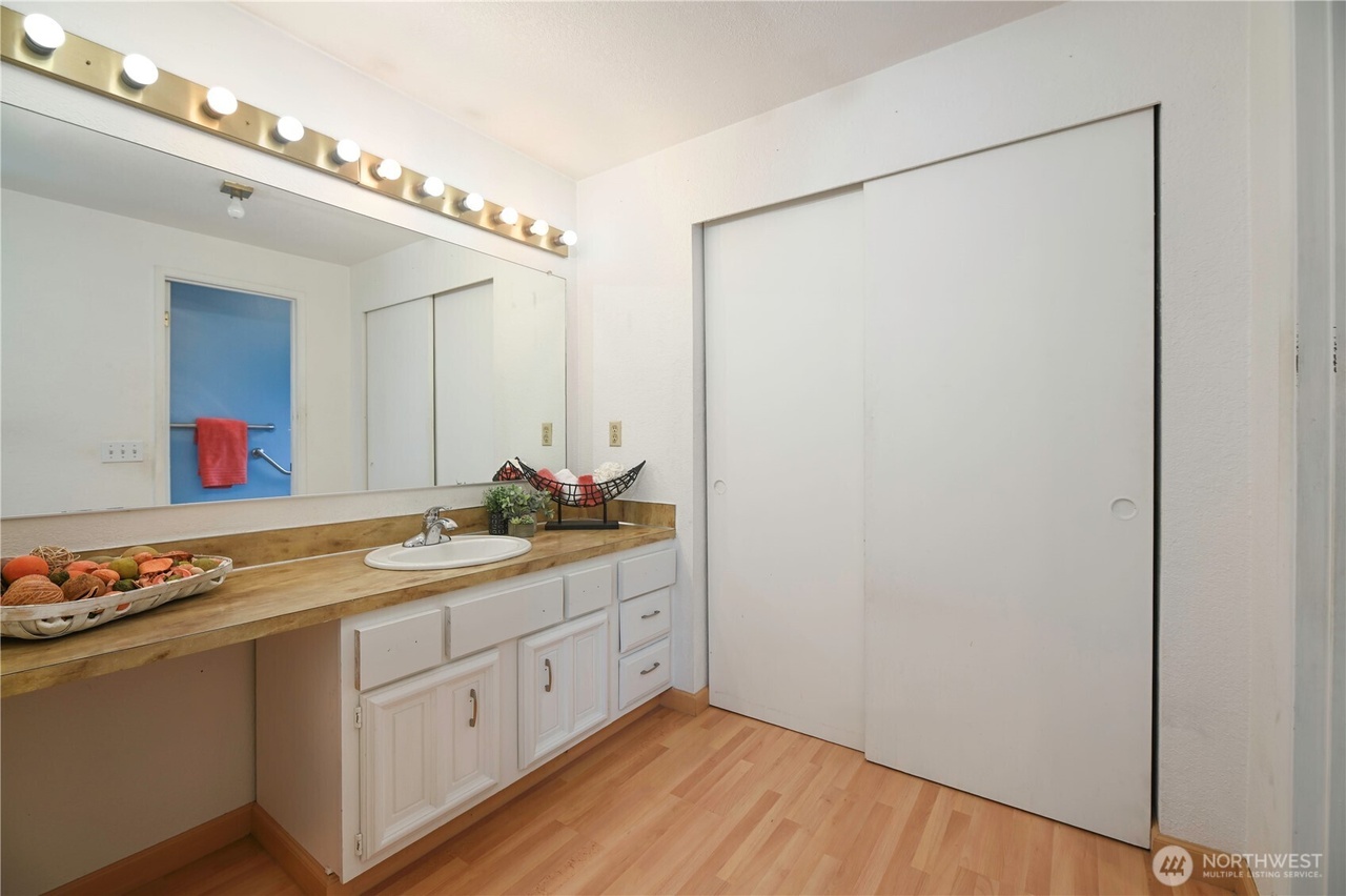 Edmonds, Washington, 98026, United States, 3 Bedrooms Bedrooms, ,2 BathroomsBathrooms,Residential,Forsale,1946226