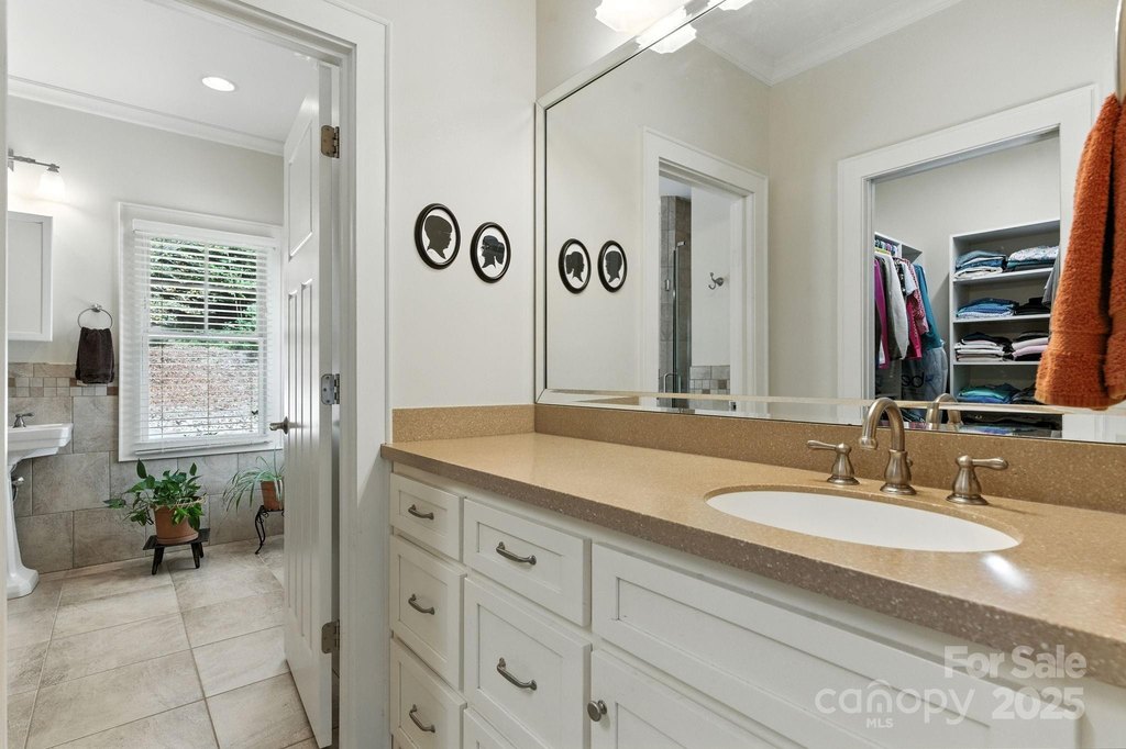 Connelly Springs, North Carolina, 28612, United States, 3 Bedrooms Bedrooms, ,3.5 BathroomsBathrooms,Residential,Forsale,1953168