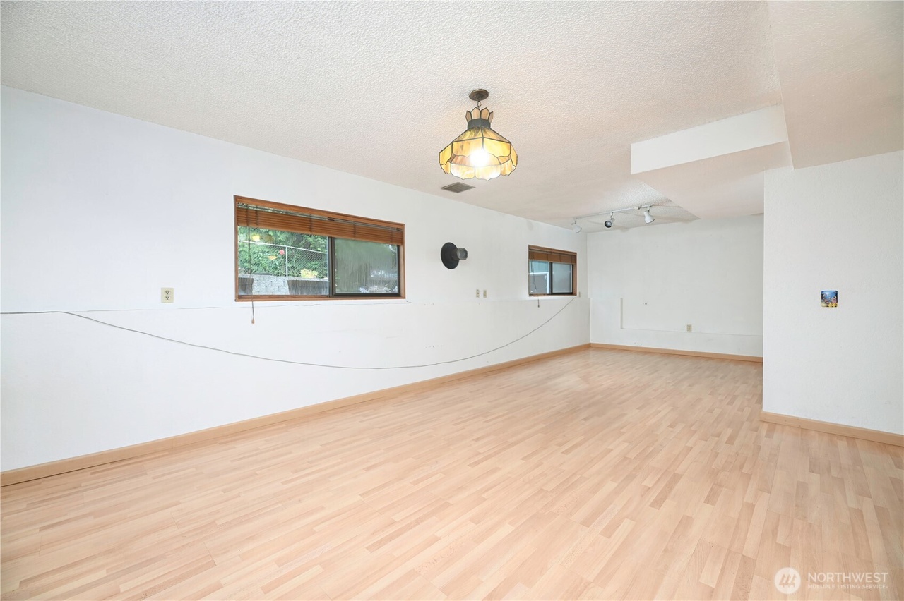 Edmonds, Washington, 98026, United States, 3 Bedrooms Bedrooms, ,2 BathroomsBathrooms,Residential,Forsale,1946226