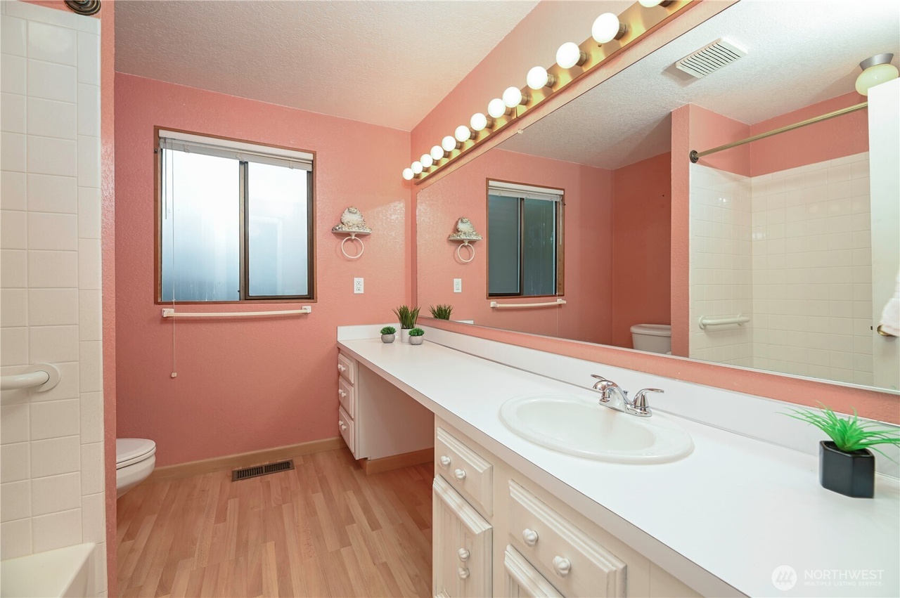 Edmonds, Washington, 98026, United States, 3 Bedrooms Bedrooms, ,2 BathroomsBathrooms,Residential,Forsale,1946226