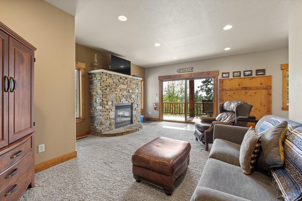 Lead, South Dakota, 57754, United States, 3 Bedrooms Bedrooms, ,2 BathroomsBathrooms,Residential,Forsale,1962251