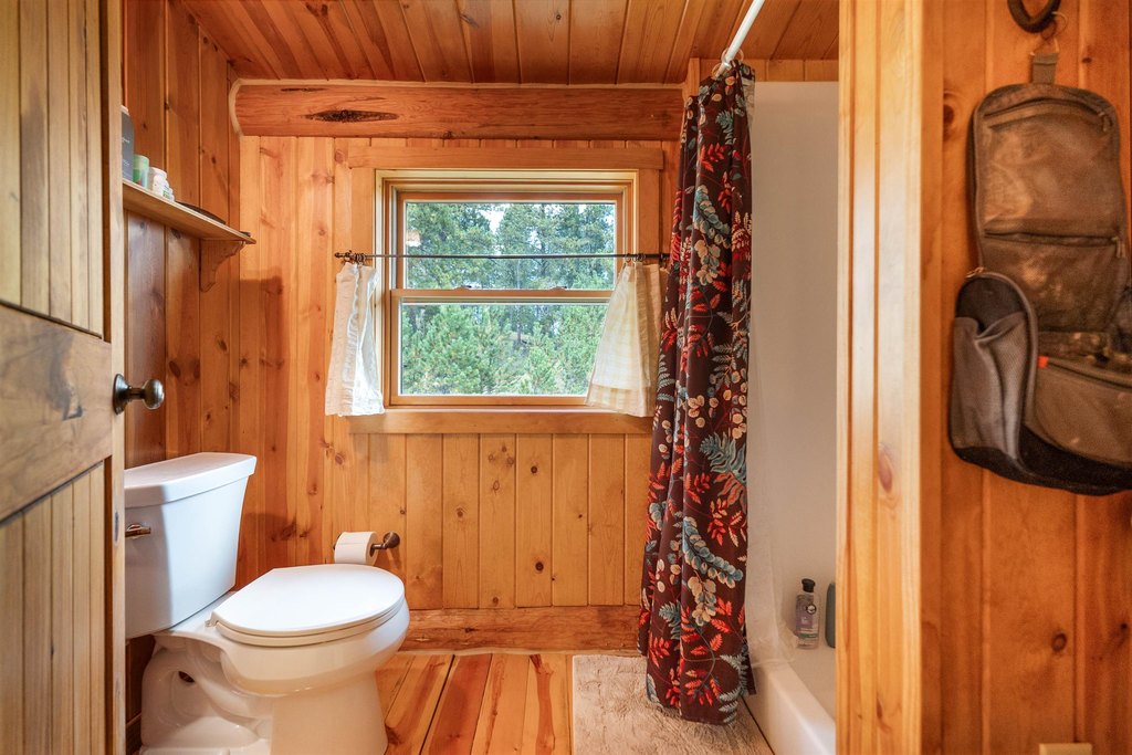 Custer, South Dakota, 57730, United States, 3 Bedrooms Bedrooms, ,2 BathroomsBathrooms,Residential,Forsale,1963297