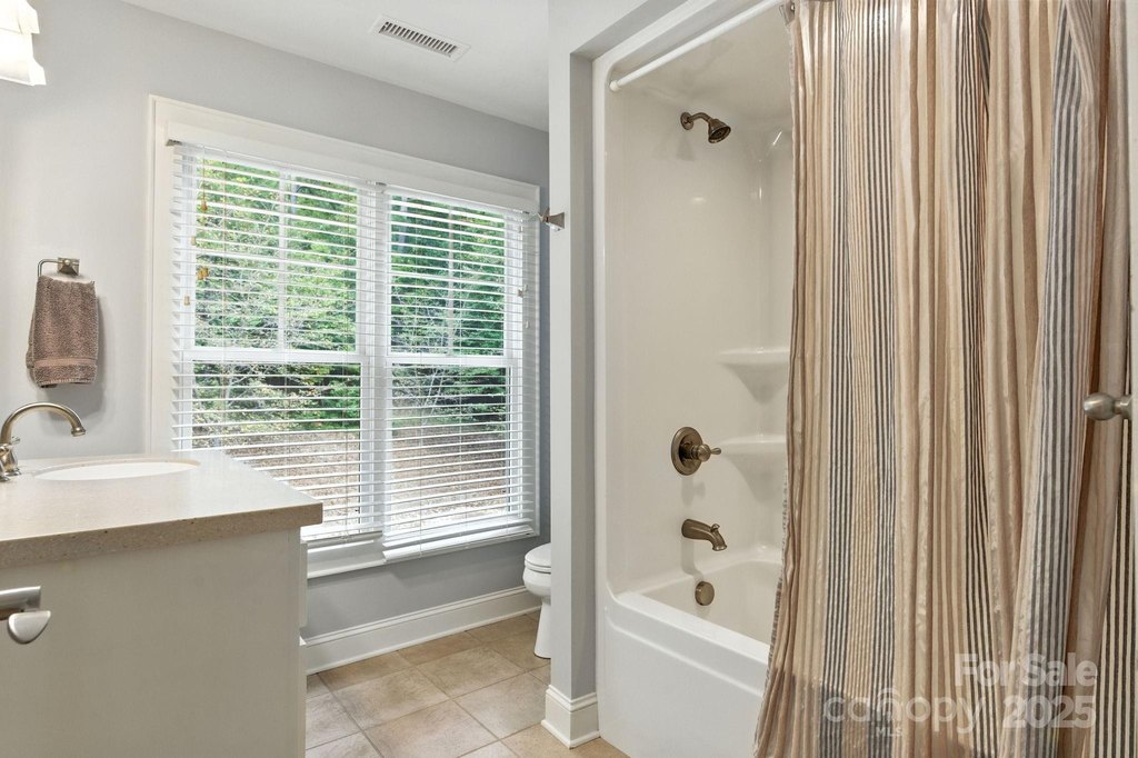 Connelly Springs, North Carolina, 28612, United States, 3 Bedrooms Bedrooms, ,3.5 BathroomsBathrooms,Residential,Forsale,1953168
