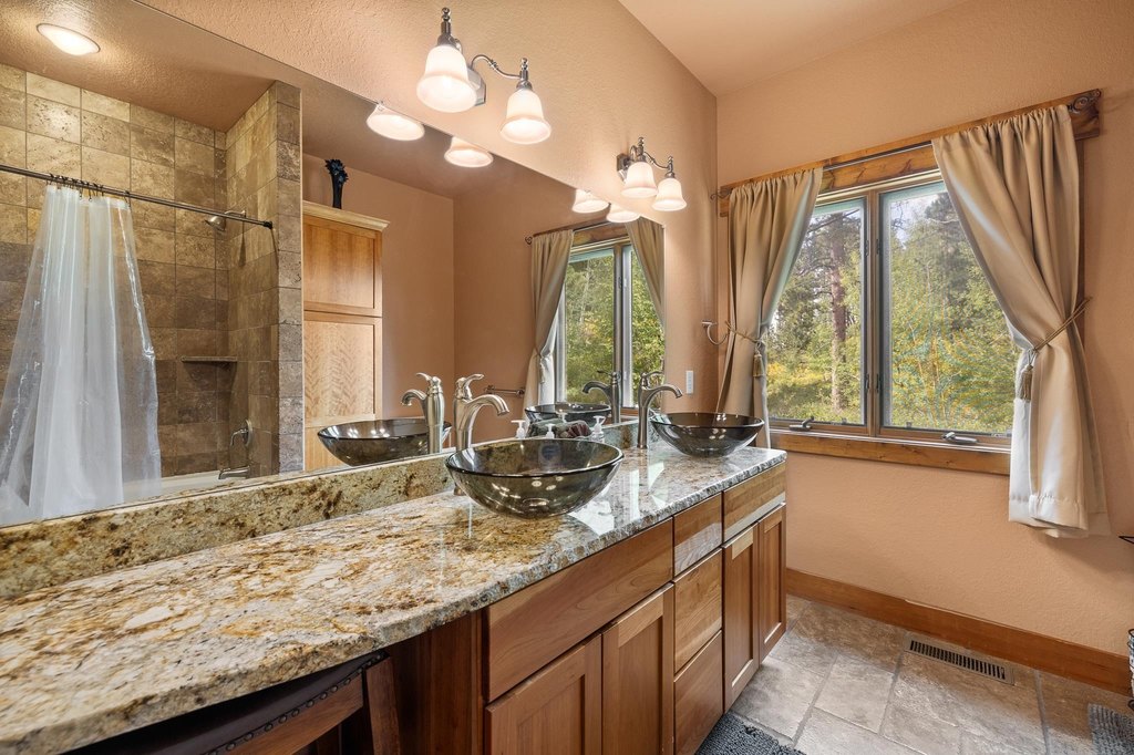 Lead, South Dakota, 57754, United States, 3 Bedrooms Bedrooms, ,2 BathroomsBathrooms,Residential,Forsale,1962251