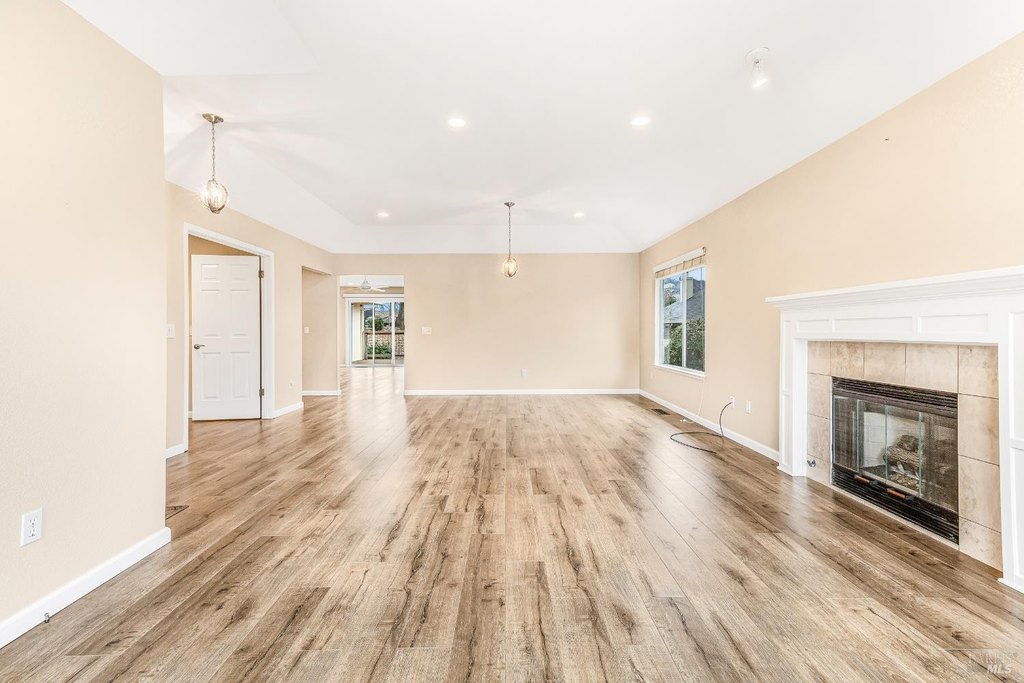 Santa Rosa, California, 95409, United States, 3 Bedrooms Bedrooms, ,2 BathroomsBathrooms,Residential,Forsale,1953130