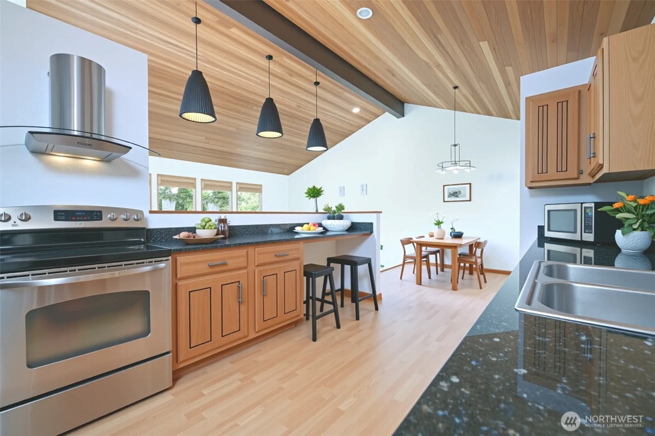 Edmonds, Washington, 98026, United States, 3 Bedrooms Bedrooms, ,2 BathroomsBathrooms,Residential,Forsale,1946226