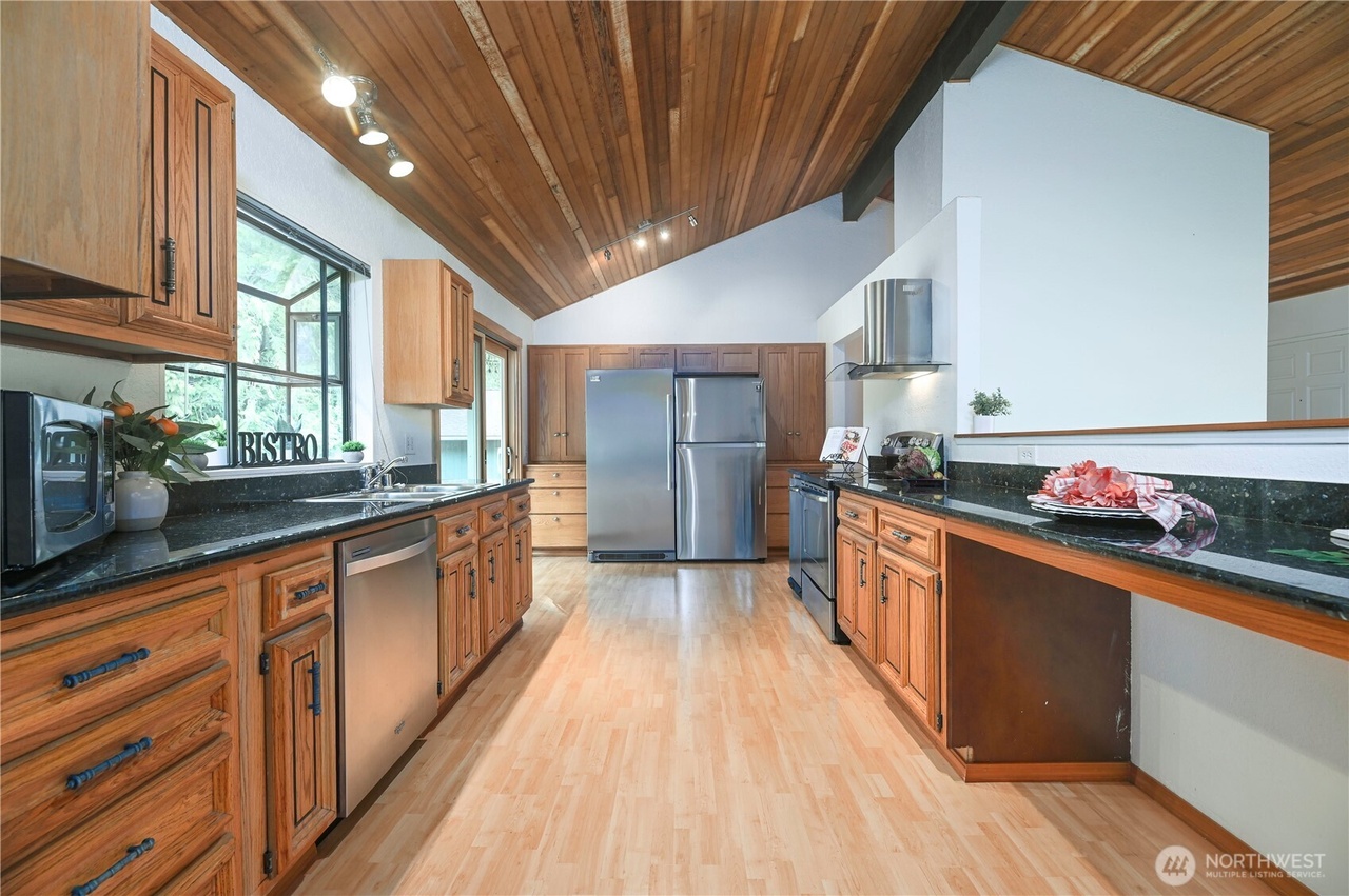 Edmonds, Washington, 98026, United States, 3 Bedrooms Bedrooms, ,2 BathroomsBathrooms,Residential,Forsale,1946226