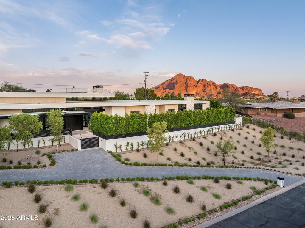 Paradise Valley, Arizona, 85253, United States, 6 Bedrooms Bedrooms, ,6 BathroomsBathrooms,Residential,Forsale,1953462