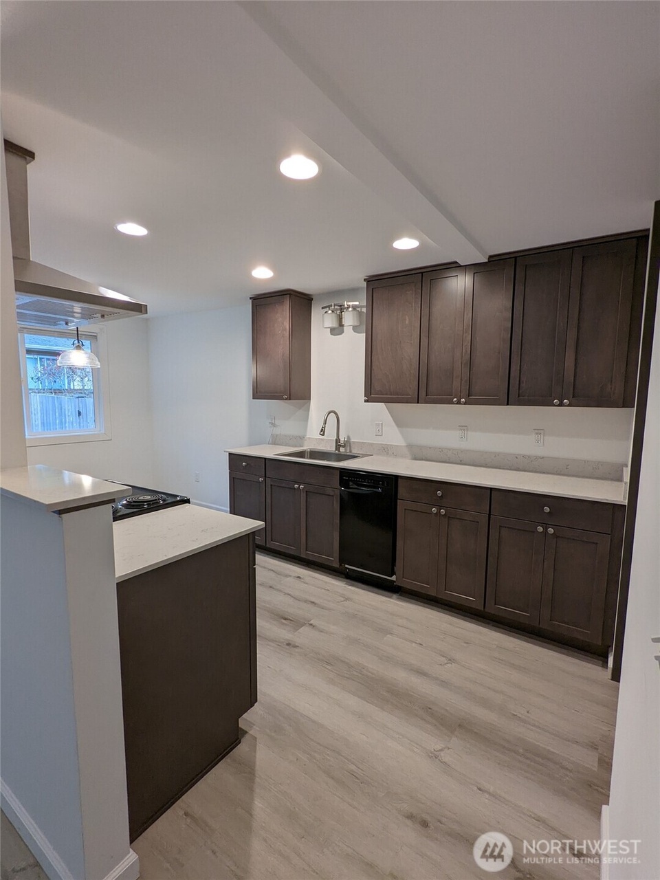 Shoreline, Washington, 98155, United States, 6 Bedrooms Bedrooms, ,6 BathroomsBathrooms,Residential,Forsale,2010232